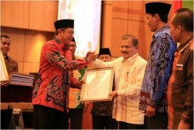 Penghargaan dari Menteri Agama RI sebagai Pemerintah Daerah Peduli Pendidikan dan Dukungan dalam Pendirian MAN IC